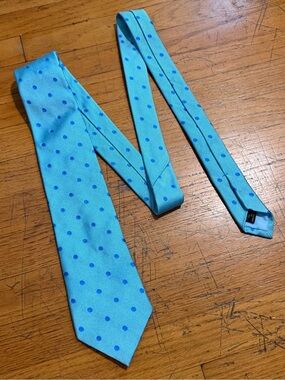 Henley & Sloane England Men's Polka Dot Silk Tie - Light Blue with Blue Dots